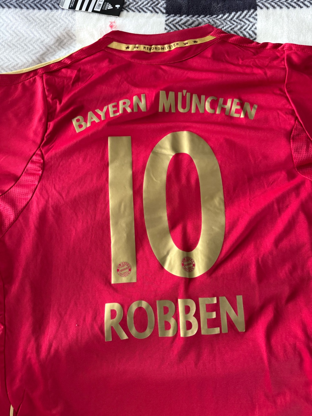 Bayern München Robben #10 XL with tags Red and Gold Jersey - Piorben 10
